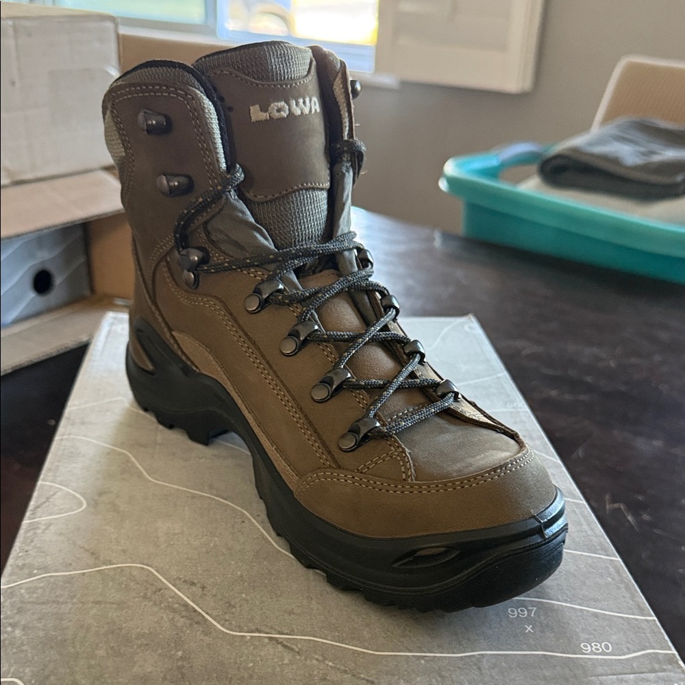 Lowa Stone Renegade GTX Mid Women’s Hiking Boots Size 8/39.5